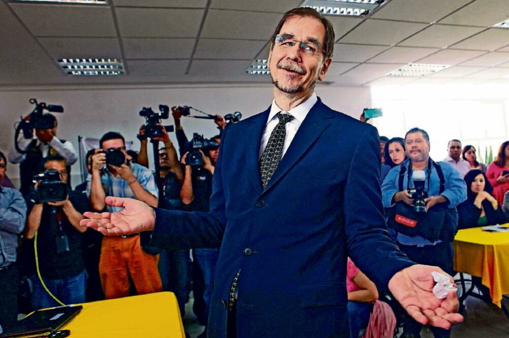 En la misiva presentada, Agustín Basave Benítez destaca la falta de conciencia en el partido del sol azteca por la imposición de corrientes que le impiden salir de la crisis por la que atraviesa (ARCHIVO. EL UNIVERSAL)