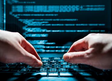 Roban datos de miles de personas en ataque informático contra FBI