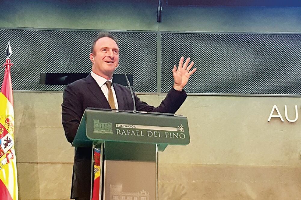 James Harding, ex director de BBC News, comentó que los medios serios no deben dedicar mucho tiempo a las fake news , durante su presentación en la Fundación Rafael del Pino, en Madrid (JERÓNIMO ANDREU. EL UNIVERSAL)