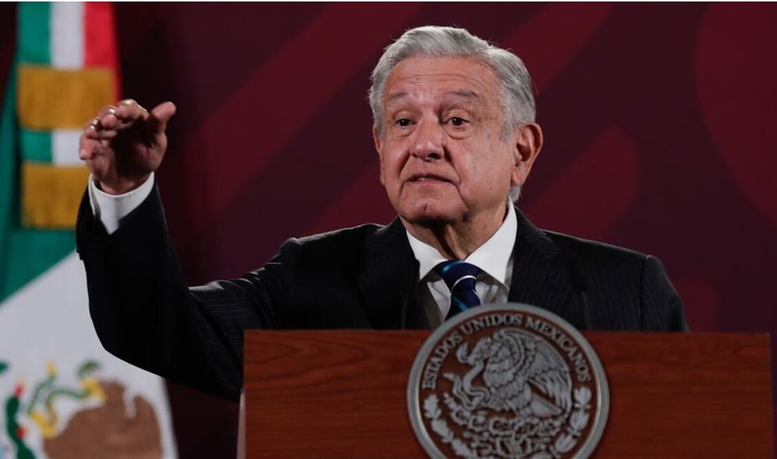 El presidente Andrés Manuel López Obrador reveló cartas y un cheque en el cual el escritor Héctor Aguilar Camín le pedía dinero al entonces presidente Carlos Salinas de Gortari para realizar sus publicaciones. Foto: Diego Simón Sánchez