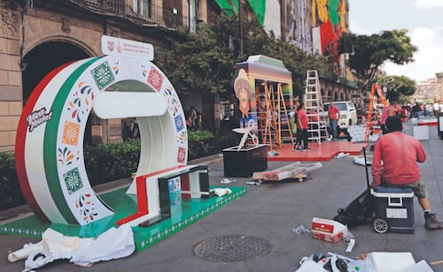 Avanzan con los preparativos para los festejos patrios en el Zócalo