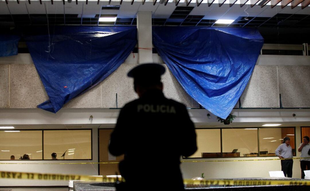 Los peritos del ISCDF encontraron que existen grietas en las losas y filtraciones de agua, mismas que ya se están atendiendo. FOTO: Ricardo Fuentes / EL UNIVERSAL