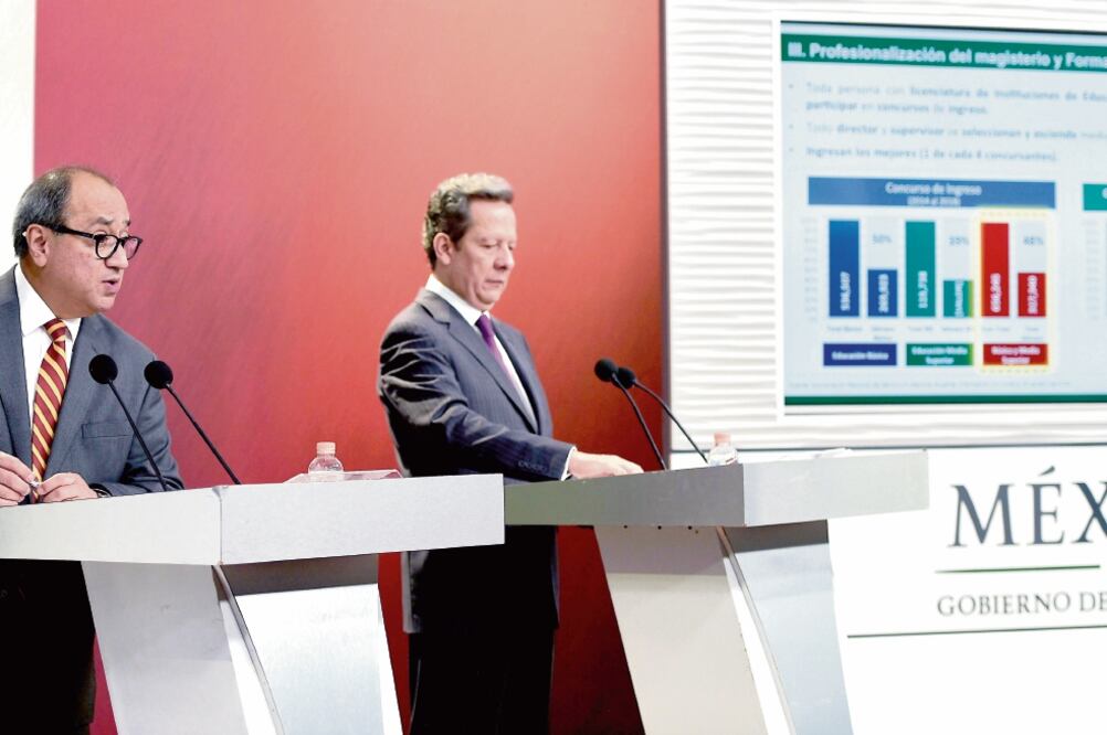 Otto Granados, secretario de Educación Pública, acompañado del vocero de la Presidencia, Eduardo Sánchez, informó que para el fortalecimiento de la infraestructura educativa, de 2013 a 2018 se destinaron 139 mil millones de pesos (PRESIDENCIA)