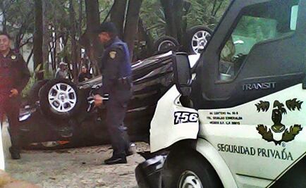 Vuelca auto en la colonia Condesa tras choque
