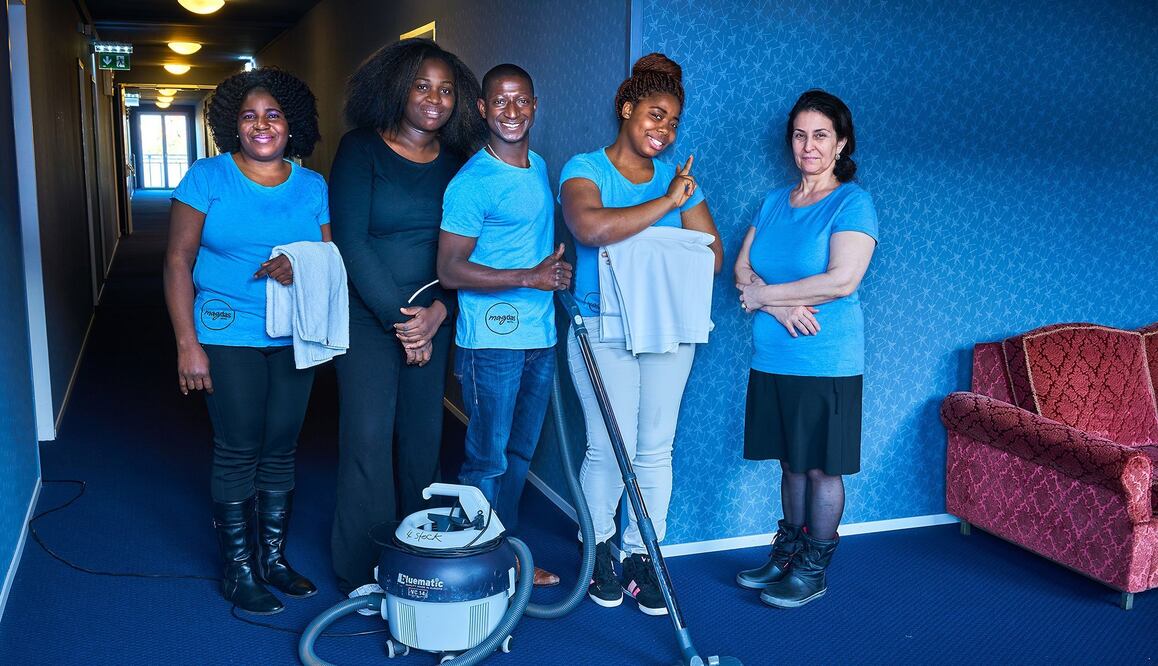 En su equipo hay personas que provienen de más de 16 países. (Foto: Peter Bárci/ Magdas Hotel)