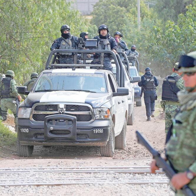 Un grupo de poco más de 20 personas se negó a retirarse de una toma clandestina, por lo que arribaron elementos de la Policía Federal.