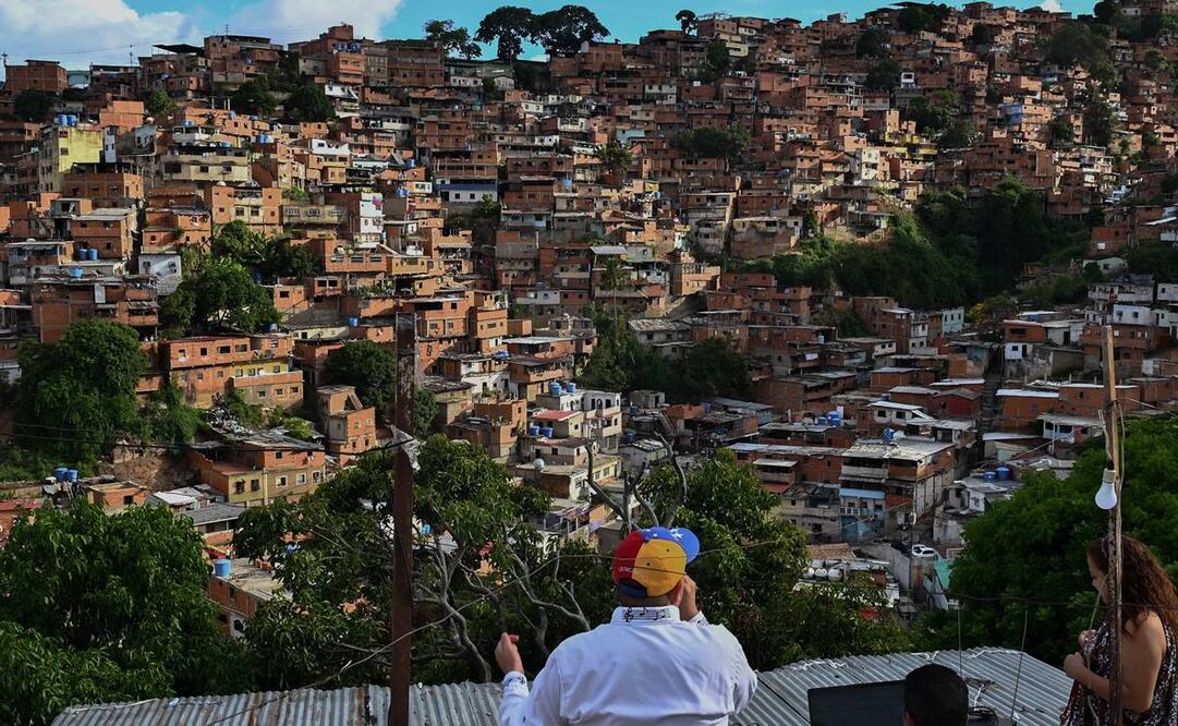 Rubén Peña, músico de 45 años que nació y vive San Andrés, parroquia de El Valle (Fotos: AFP)