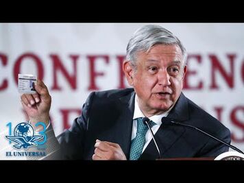 AMLO presume credencial del Inapam
