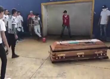 Así reportan medios internacionales el asesinato de Alexander en Oaxaca