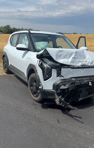 El automóvil en el que viajaba Minnie Driver tras la colisión. Foto: Instagram oficial.