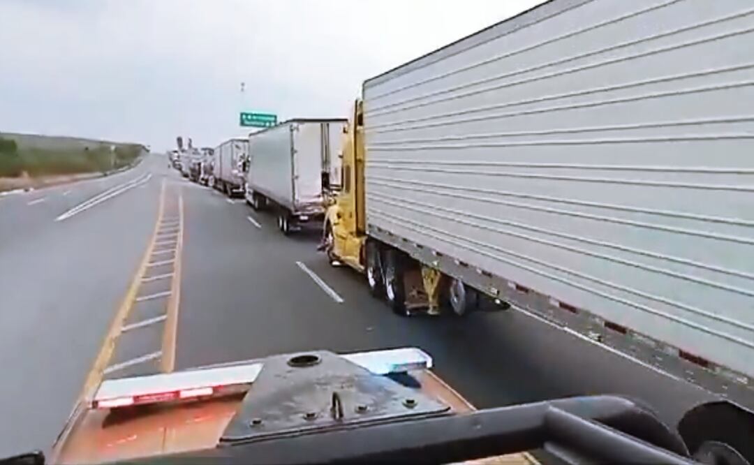 Retenes militares generan tránsito lento en la Victoria-Matamoros; fila de vehículos supera seis kilómetros. Foto: Captura de pantalla