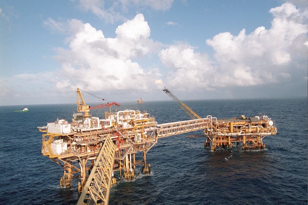 La crisis registrada en el sector petrolero se ha convertido en el principal lastre de la producción industrial en el país. (ARCHIVO EL UNIVERSAL)