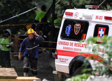 Rescatan a 23 trabajadores de una mina de oro tras derrumbe en Colombia