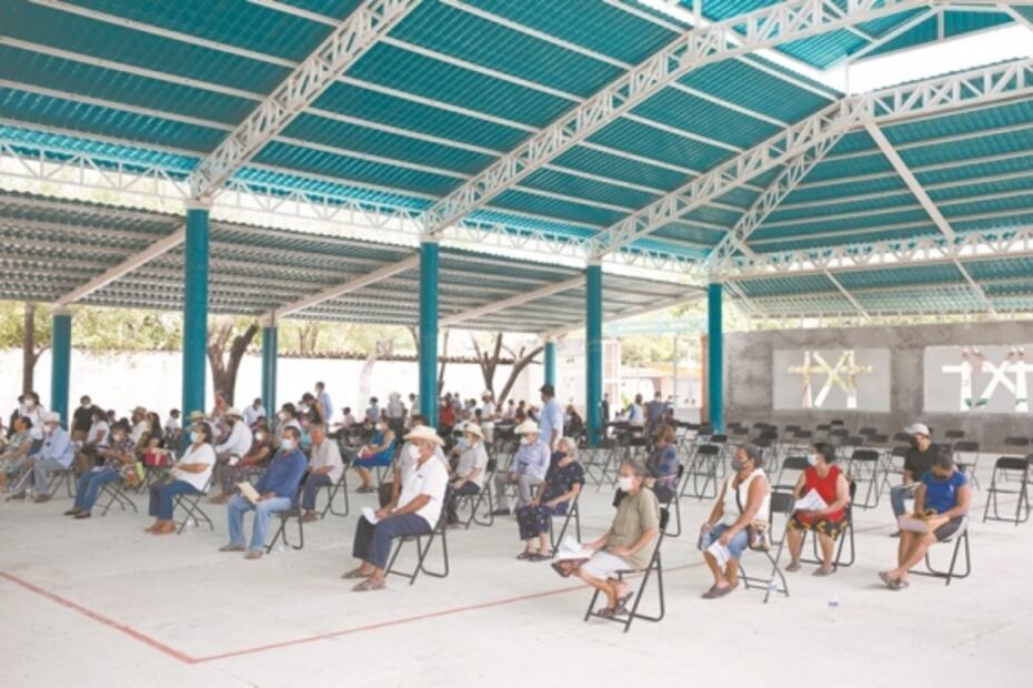 Por largos traslados y rumores, la vacuna no subió a la montaña