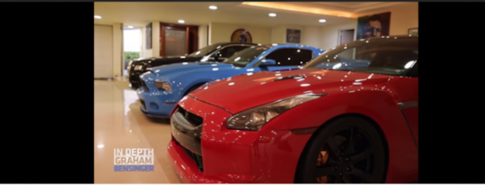 El Canelo muestra por primera vez su colección de autos y motos