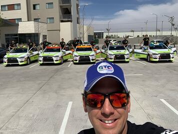 Piloto mexicano se ofrece para enseñar a manejar patrullas de lujo a policía de Guanajuato