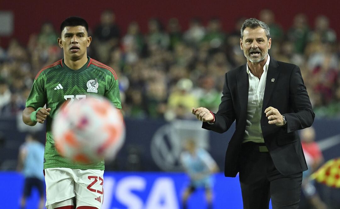 Jesús Gallardo apoya a Diego Cocca / Foto: Imago7