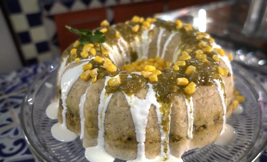 Puedes decorar tu rosca con crema, granos de elote y salsa / Foto: Canal de YouTube Punto de Turrón del Chef Víctor Zugasti