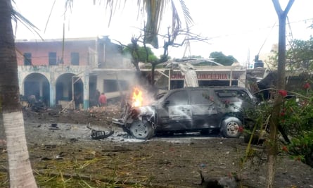 FOTOS: Atacan con coche bomba instalaciones de la Policía Comunitaria de Coahuayana, Michoacán