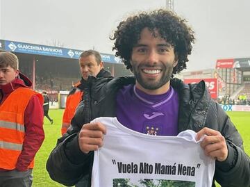 Chino Huerta dedica debut y gol en Bélgica a su abuelita recién fallecida; "hasta el cielo"