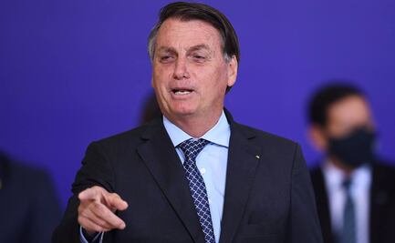 Bolsonaro celebra suspensión de ensayos de vacuna contra Covid-19 en Brasil