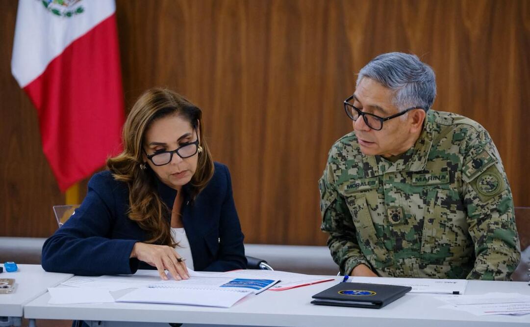 Recibe Mara Lezama al Almirante Raymundo Pedro Morales Ángeles. (27/06/25) Foto: Especiales