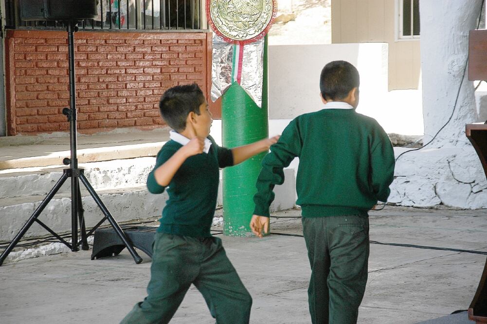 Combate al bullying. Nemi y AT&T recomiendan a los estudiantes ciberacosados que se preparen al navegar en internet. (ARCHIVO EL UNIVERSAL)
