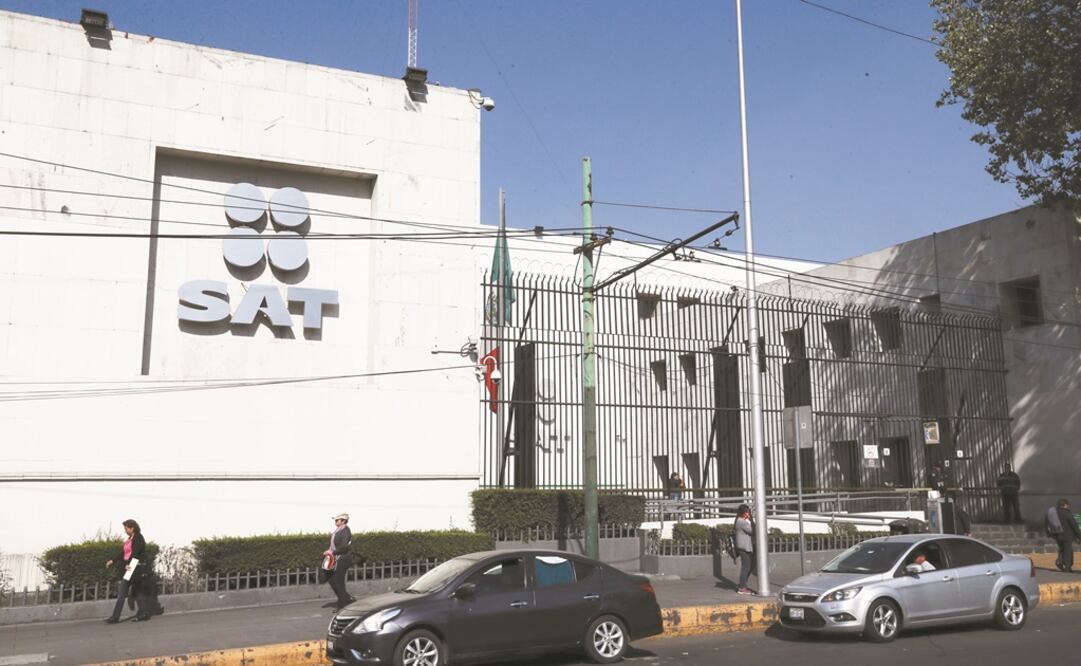 La ola de despidos en el SAT provocó que los empleados se unieran para compartirse información sobre el tema, comentó María Luisa. Foto: ARCHIVO EL UNIVERSAL