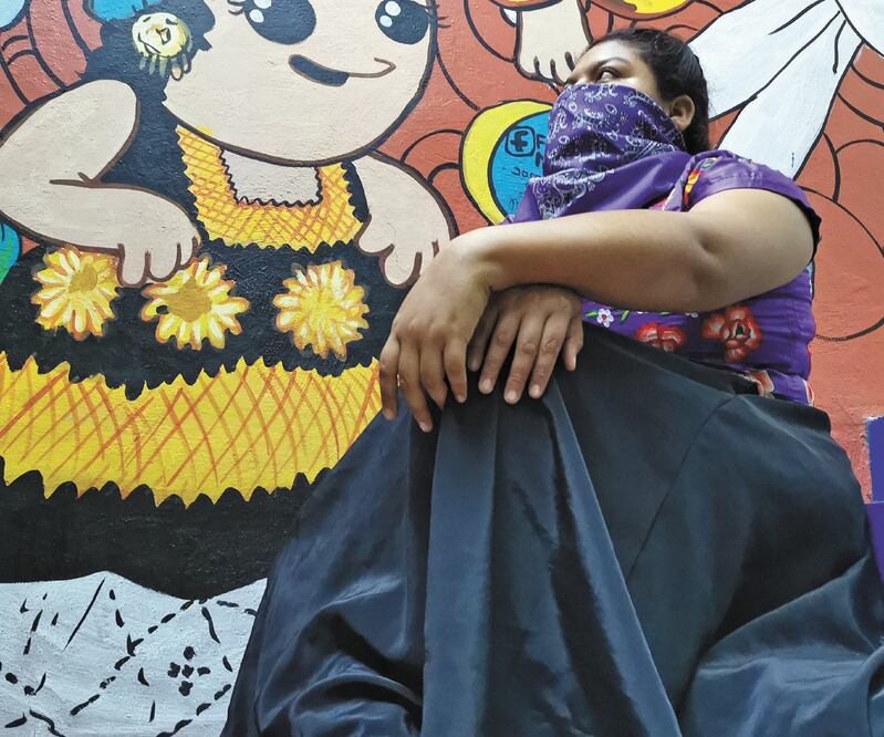 La activista y poeta Paula Ya aplaudió que el feminismo es un movimiento que ha crecido mucho en los últimos años, sobre todo entre jóvenes de 18 a 25 años. Foto: ROSELIA CHACA. EL UNIVERSAL