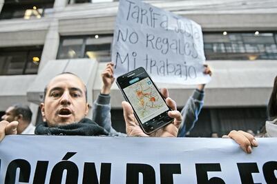 Choferes y socios de Uber piden restablecer tarifa  