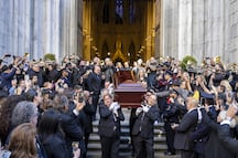 Willie Colón es recordado en funeral público en Nueva York; asisten familia, amigos y fans 
