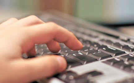 Balean a estudiante en pleno examen virtual en Chimalhuacán, Edomex