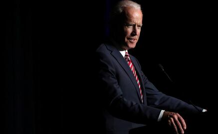 Otra mujer acusa al exvicepresidente Joe Biden por tocamientos
