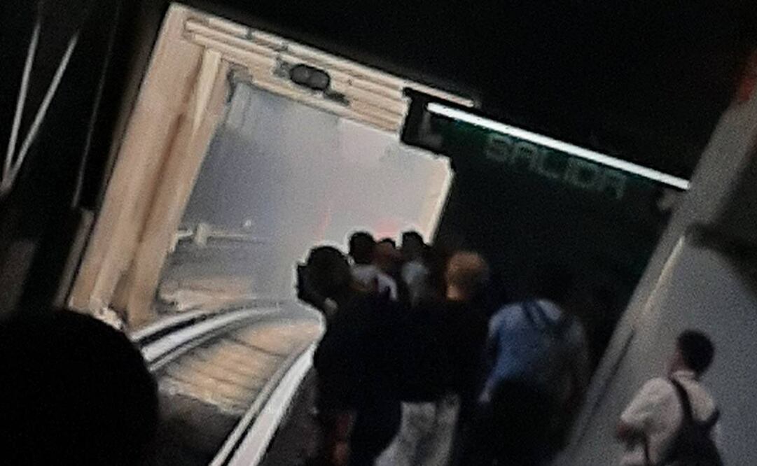 En redes, circularon video donde se puede apreciar una nube de humo que proviene de un tren llegando en la estación Coyuya. Foto: Captura de imagen