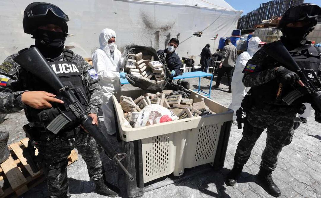 Fotografía cedida por la Presidencia de Ecuador que muestra un operativo de destrucción de droga el 25 de enero del 2025, en Quito. Foto: EFE