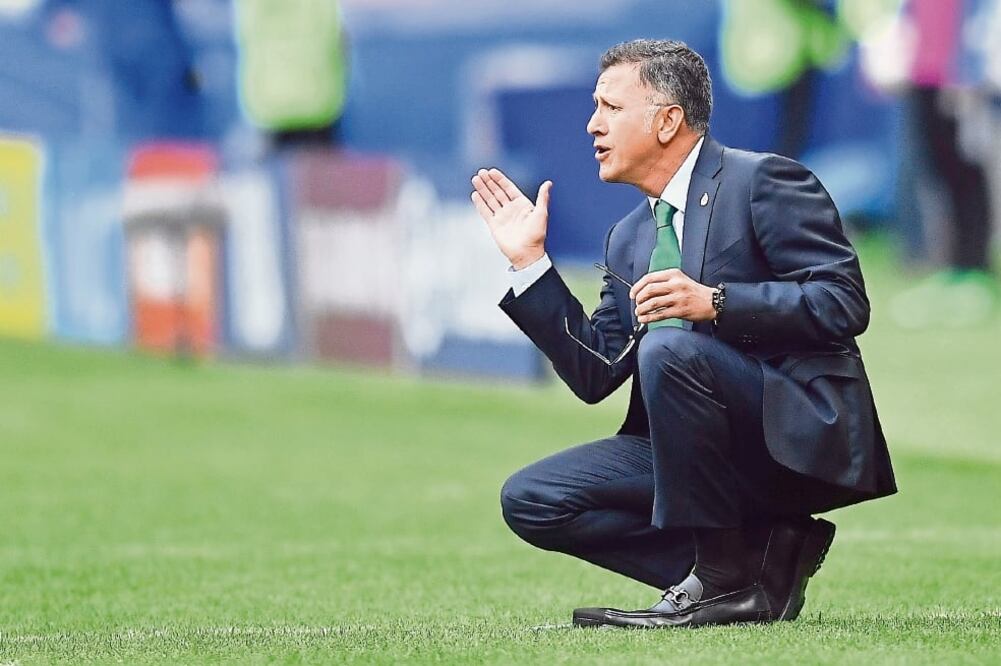 Osorio trata de minimizar el 0-7 con Chile (MARTIN MEISSNER. AP)