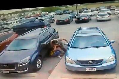 Golpeó a mujer por ganarle el lugar de estacionamiento en Texas