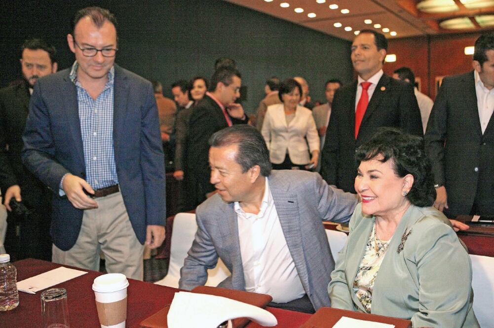 El secretario de Hacienda y Crédito Público, Luis Videgaray, asistió a la primera reunión plenaria de los diputados de la 63 Legislatura de su partido (LUCÍA GODÍNEZ. EL UNIVERSAL)