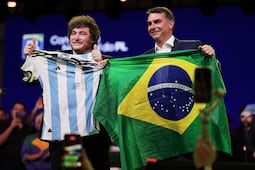 Flávio Bolsonaro promete "rescatar" a Brasil y continuar el legado de su padre; lanza candidatura presidencial
