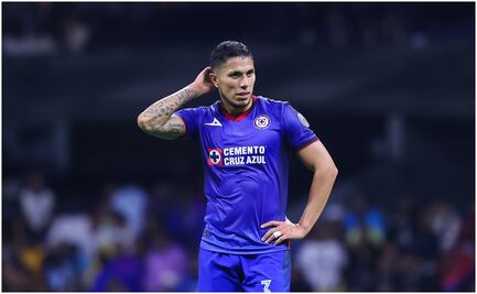 Carlos Salcedo está fuera de México y Cruz Azul no le paga 