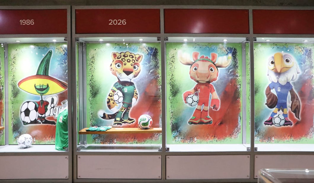 “¡Nos vamos al mundial!", exposición que se exhibe en la Sala de Exposiciones de la Biblioteca Nacional de México.
Foto: Beatriz López, Departamento de Difusión del IIB, cortesía