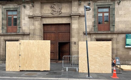 Comienza mantenimiento de portón en Palacio Nacional para seguridad de AMLO