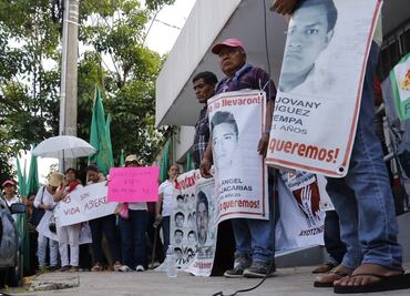 Padres de los 43 arriban a San Cristóbal de las Casas