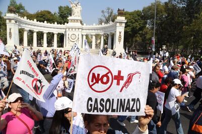 Marchan sobre Reforma en contra de gasolinazo