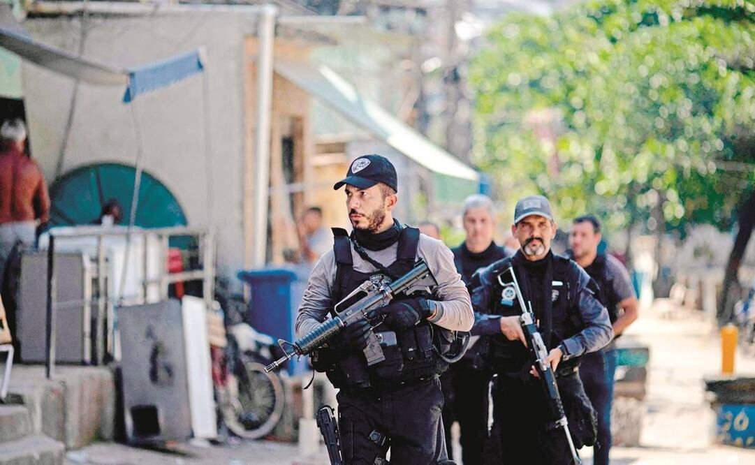 Tras un llamado del padre para denunciar la violencia del hijo, la policía desplegó un cerco que se extendió durante más de nueve horas alrededor de la vivienda. Foto: Mauro Pimentel. AFP