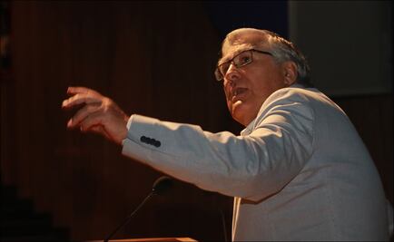 Nelson Vargas comparte historias de éxito con estudiantes