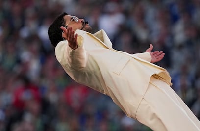 Redes llaman “histórico” al show de Bad Bunny en el Super Bowl LX, mientras Trump lo critica