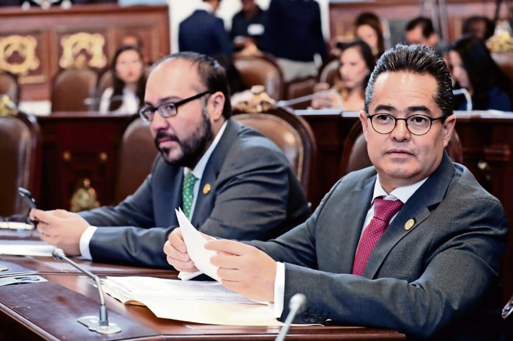 Mauricio Toledo (izq.) y Leonel Luna (der.), junto con el panista Jorge Romero fueron señalados querer usar el dinero de la reconstrucción con fin electoral. (ARCHIVO EL UNIVERSAL)