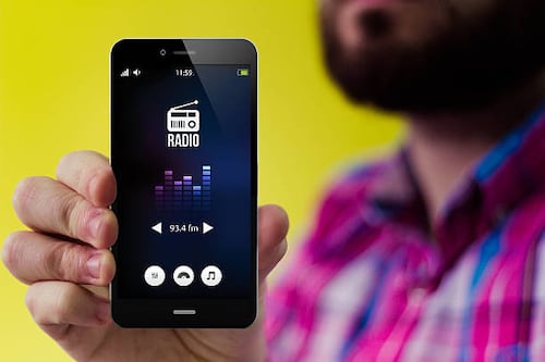 Algunos celulares recientes ya no tienen app de radio integrada. Foto: Unsplash