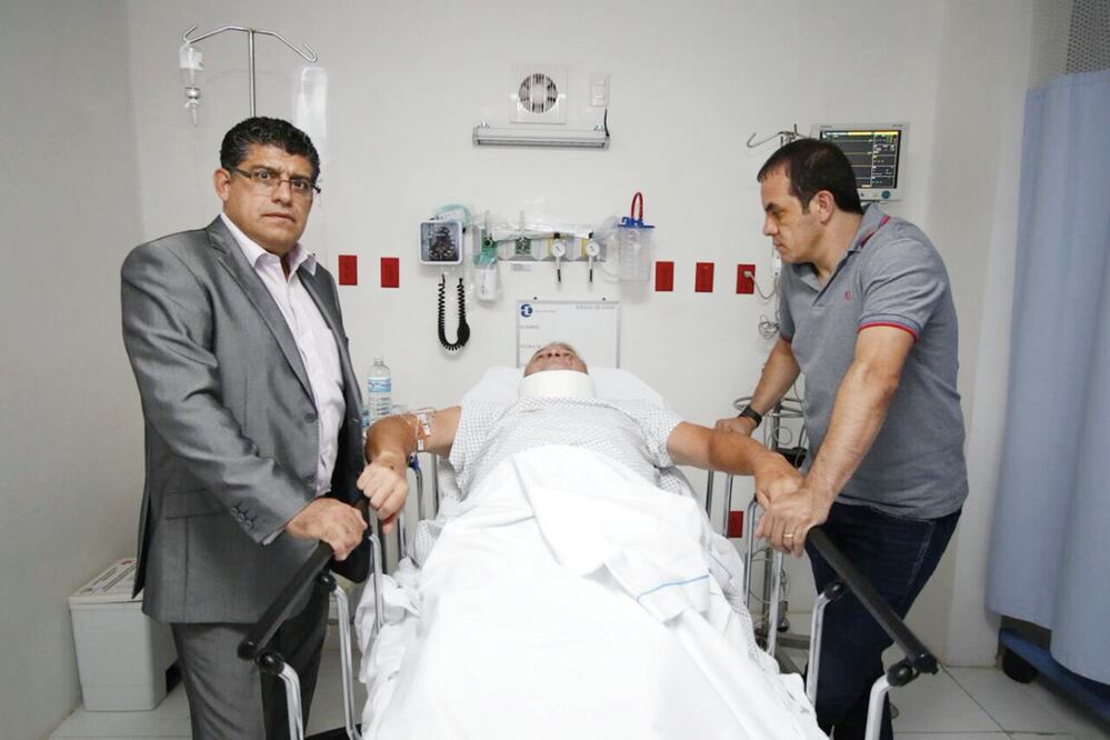 La camioneta donde se transportaba José Manuel Sanz, principal colaborador del alcalde Cuauhtémoc Blanco, se accidentó ayer en la carretera Huitzilac-Cuernavaca (TOMADA DE TWITTER)